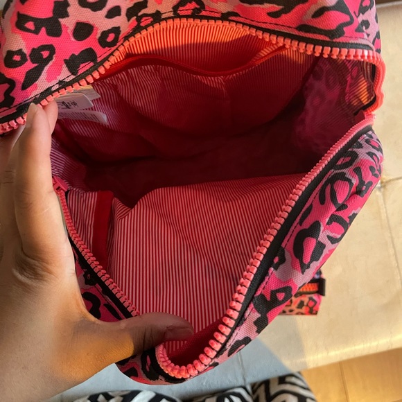 Herschel youth cheetah camo neon pink/black Bagpack, pencil case and lunch bag - Picture 4 of 13